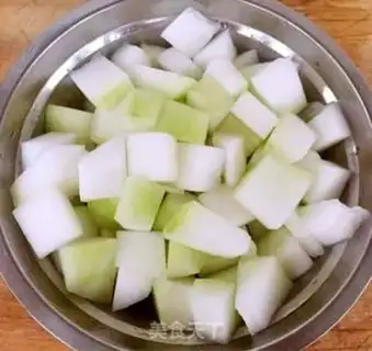 Make Shrimp dolls meet a melon step 1