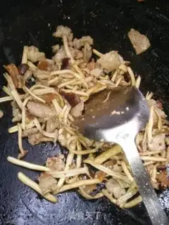 Make Tea mushroom fried meat step 4