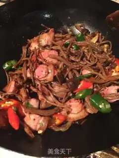 Make A dry pot of tea and mushrooms step 5