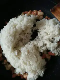 Make Shrimp ham and egg fried rice step 5