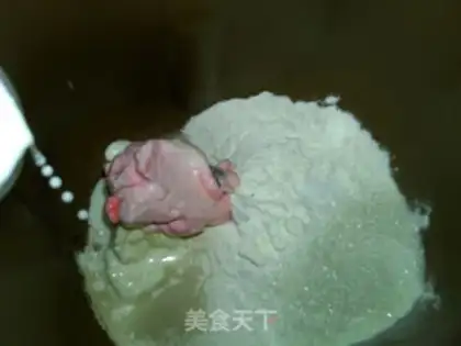 Make Little roll of cream step 1