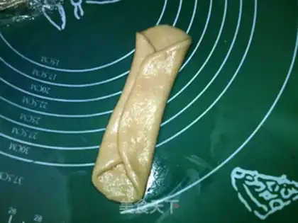 Make Little roll of cream step 8