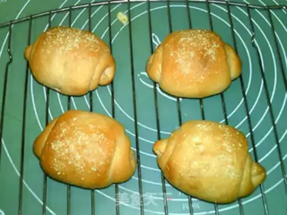 Make Little roll of cream step 12