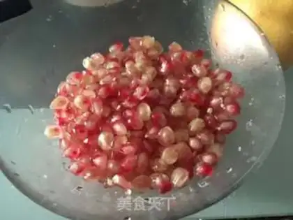 Make Pomegranate apple juice step 2