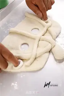Make Pumpkin face bread step 10