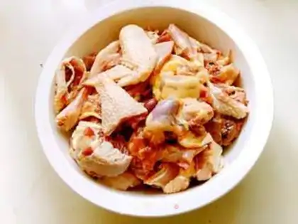 Make Northeast chicken stew step 1