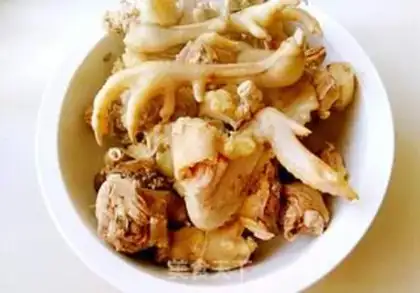 Make Northeast chicken stew step 2