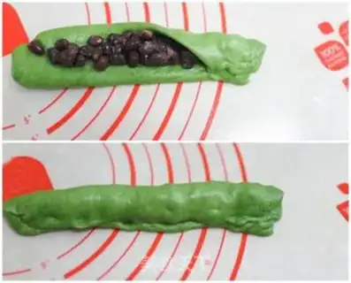 Make Double-coloured bean bread step 4