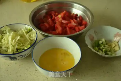 Make Tomato egg noodles step 1