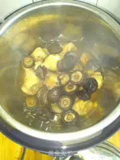 Make Chicken leg soup step 2