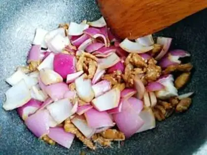 Make Round onion fried meat step 5