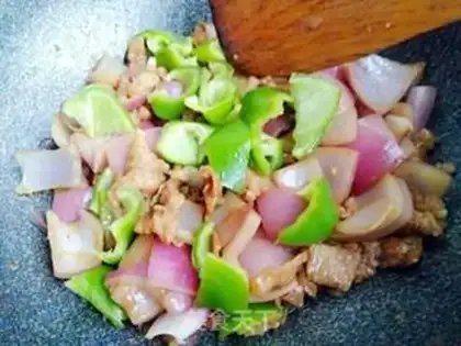 Make Round onion fried meat step 6