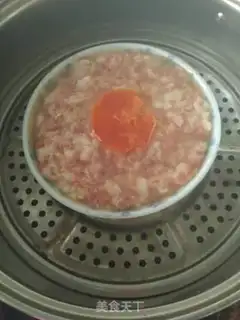 Make Salted egg meatloaf step 4