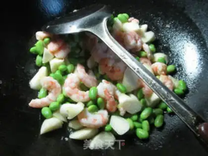 Make Shrimp is white and fried beans step 5