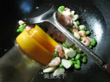 Make Shrimp is white and fried beans step 6