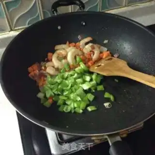 Make Curry shrimp fried rice step 4