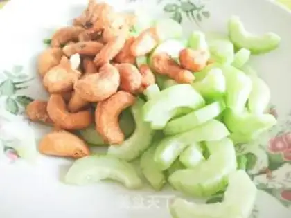 Make Cashew shrimp step 0