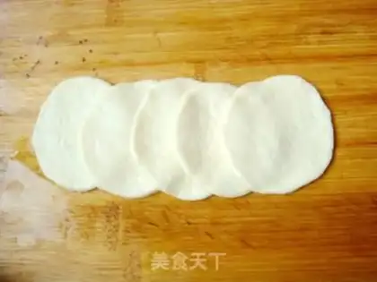 Make A pizza by roses step 9