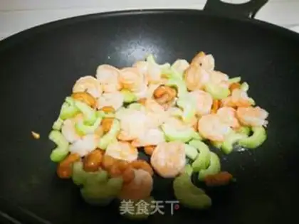 Make Cashew shrimp step 4