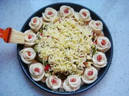 Make A pizza by roses step 16