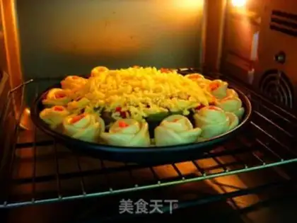 Make A pizza by roses step 17