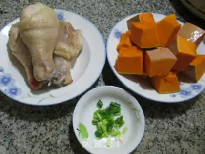Make Pumpkin chicken leg soup step 0