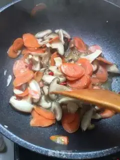Make Spooked chicken gravy step 4