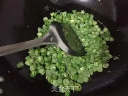 Make Lunch, egg, fried rice step 3