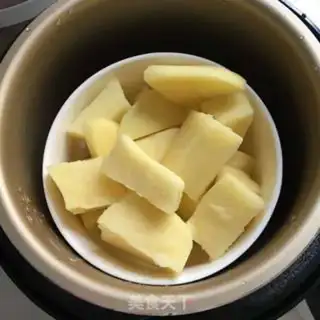 Make Coconut cheese potato ball step 2