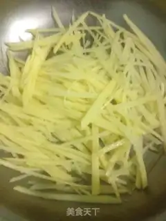 Make Steamed potatoes, fried eggs step 2