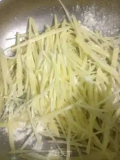 Make Steamed potatoes, fried eggs step 3