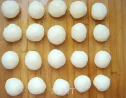 Make Peas rolls step 8