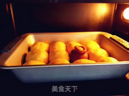 Make Pooh bear squeezes bread step 6