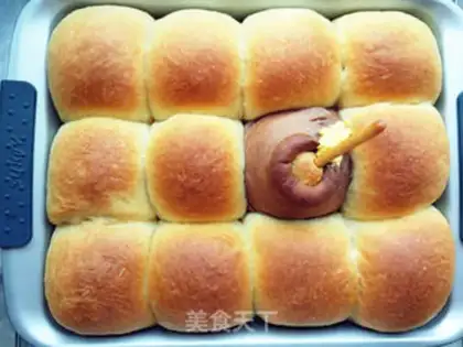 Make Pooh bear squeezes bread step 8