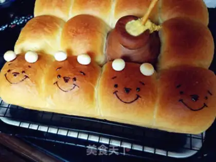 Make Pooh bear squeezes bread step 9