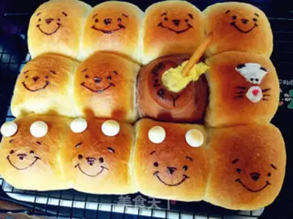 Make Pooh bear squeezes bread step 10