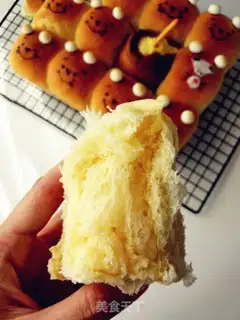 Make Pooh bear squeezes bread step 11