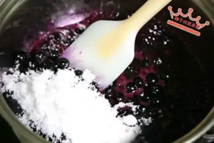 Make Blueberry jam step 3