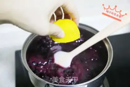 Make Blueberry jam step 4