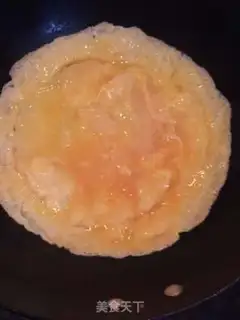 Make Eggs and garlic leaves step 2