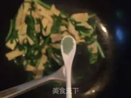 Make Eggs and garlic leaves step 6