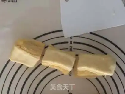 Make The milkman tore the coconut buns step 12