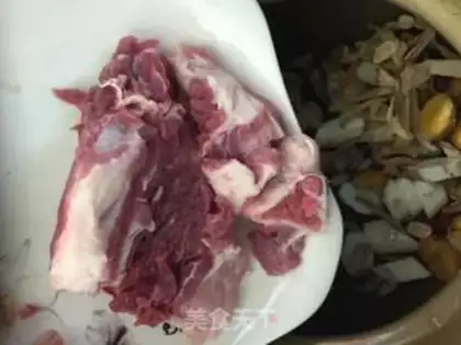 Make Chestnut bone soup step 3
