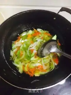 Make Xinjiang pepper chicken step 2