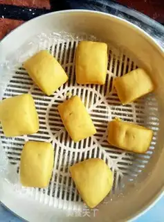 Make The golden pumpkin buns step 1