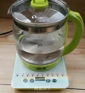 Make Bronze and green lemon honey step 1