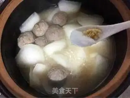 Make Beefball radish soup step 5