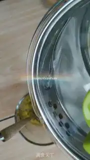 Make Bronze and green lemon honey step 5