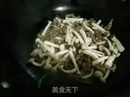 Make Two mushrooms of fried meat step 4