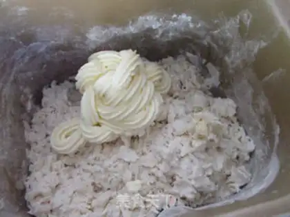 Make Light cream hands tore bread step 2